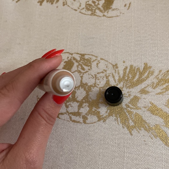 TheBalm Cosmetics Anne T. Dotes Tinted Moisturizer in #18 SEALED NEW - Picture 3 of 3